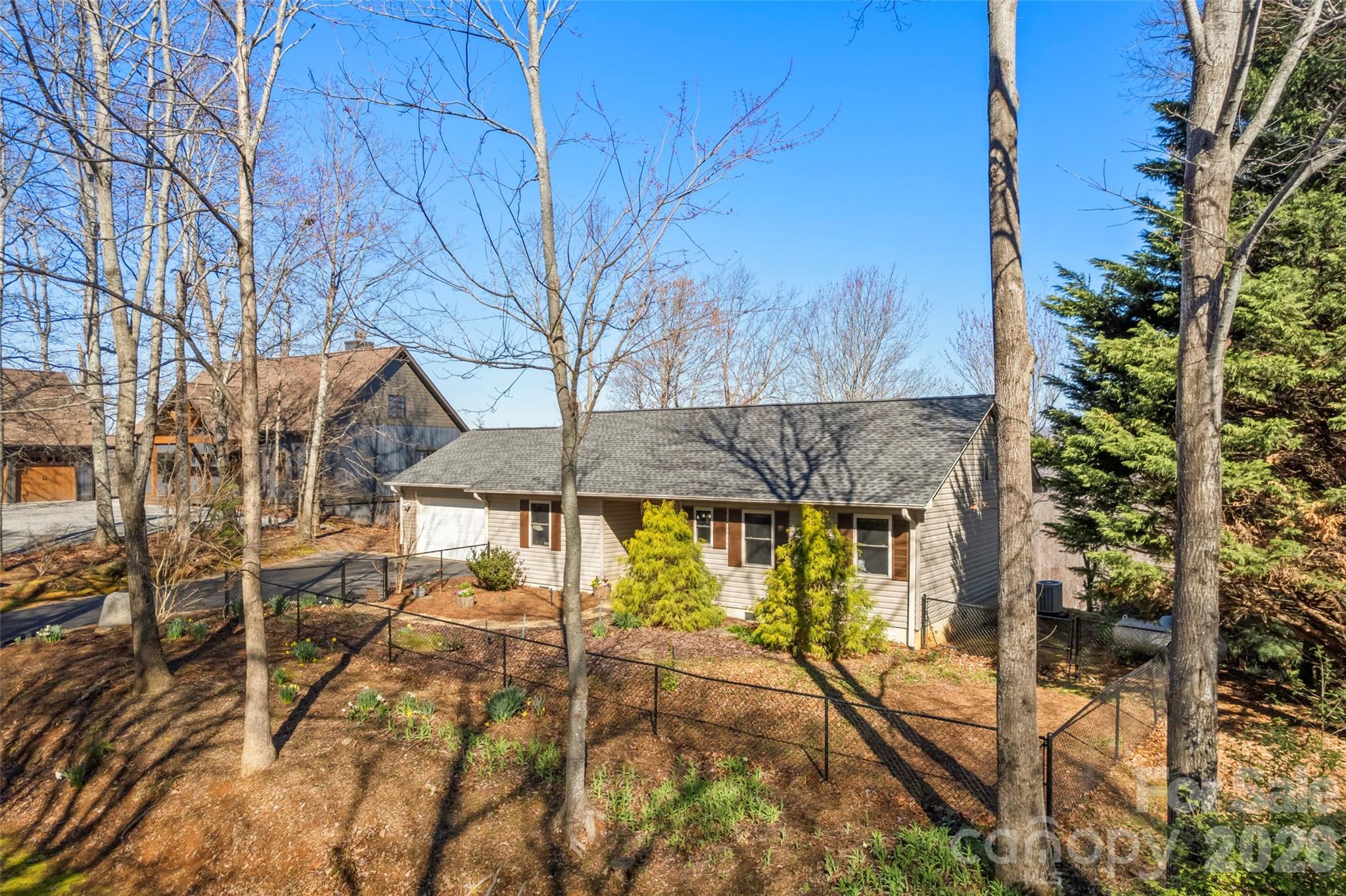 405 Glen Echo Circle — Saluda