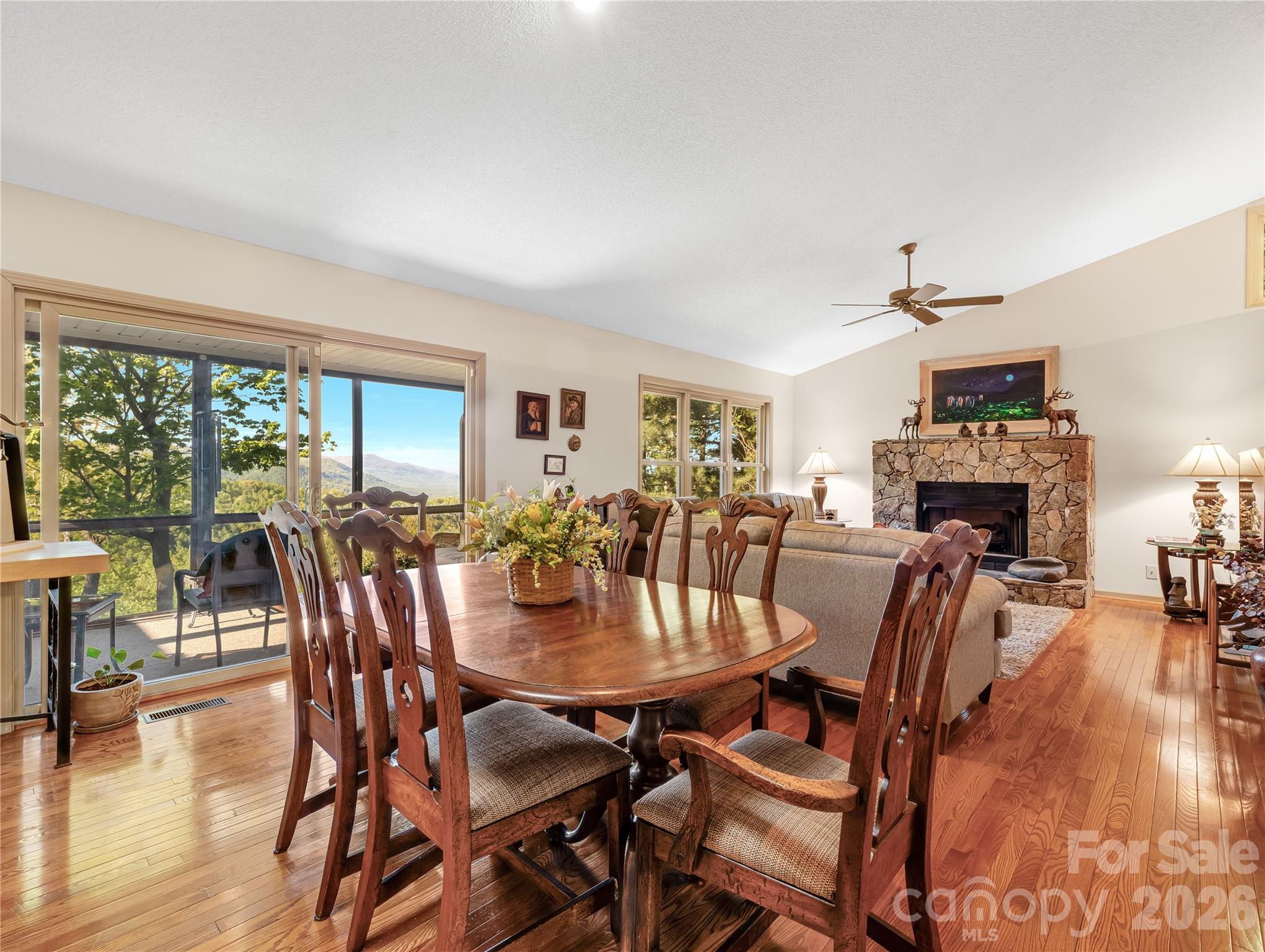 405 Glen Echo Circle — Saluda