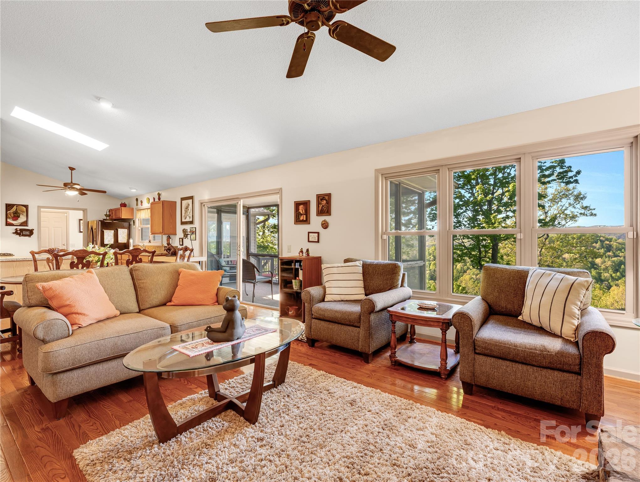 405 Glen Echo Circle — Saluda