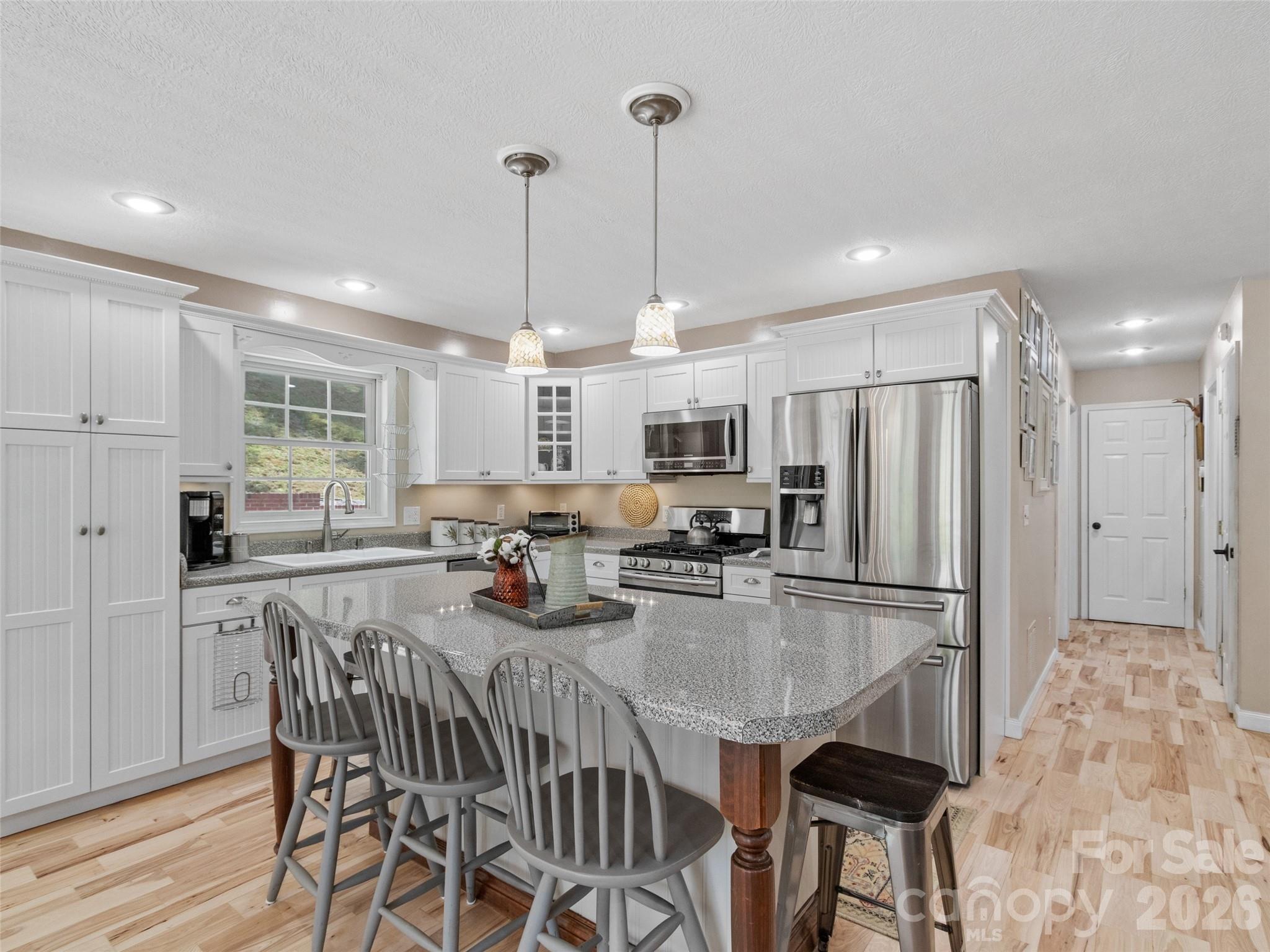 189 Poverty Branch Road — Barnardsville