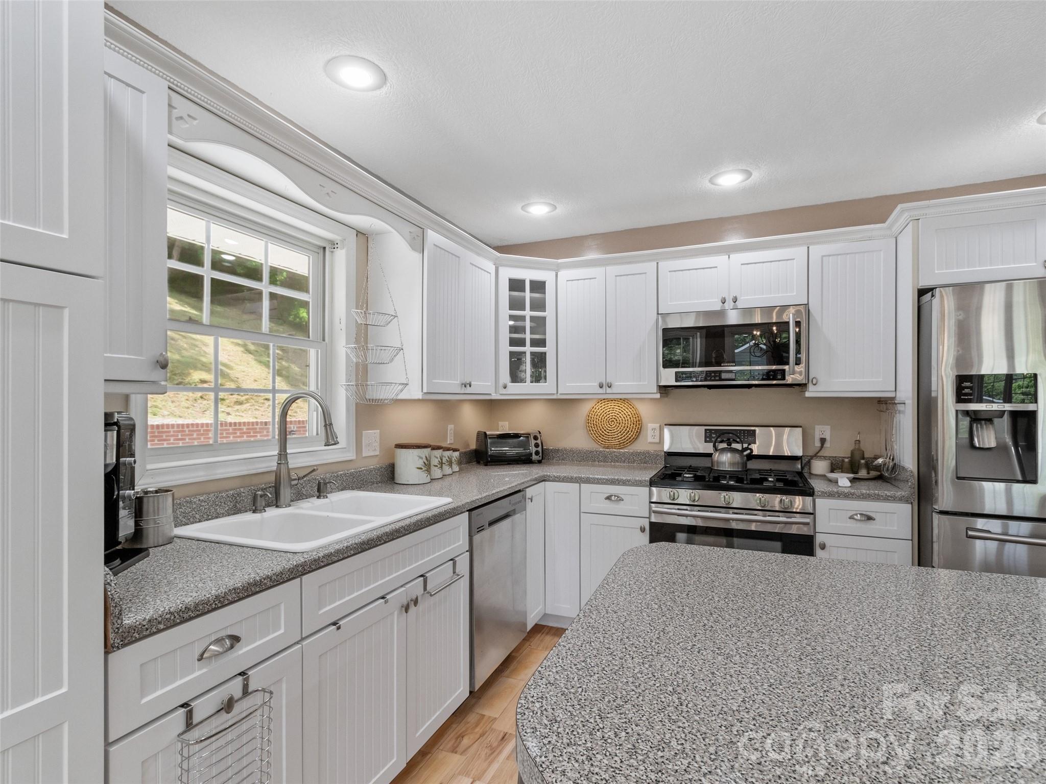189 Poverty Branch Road — Barnardsville