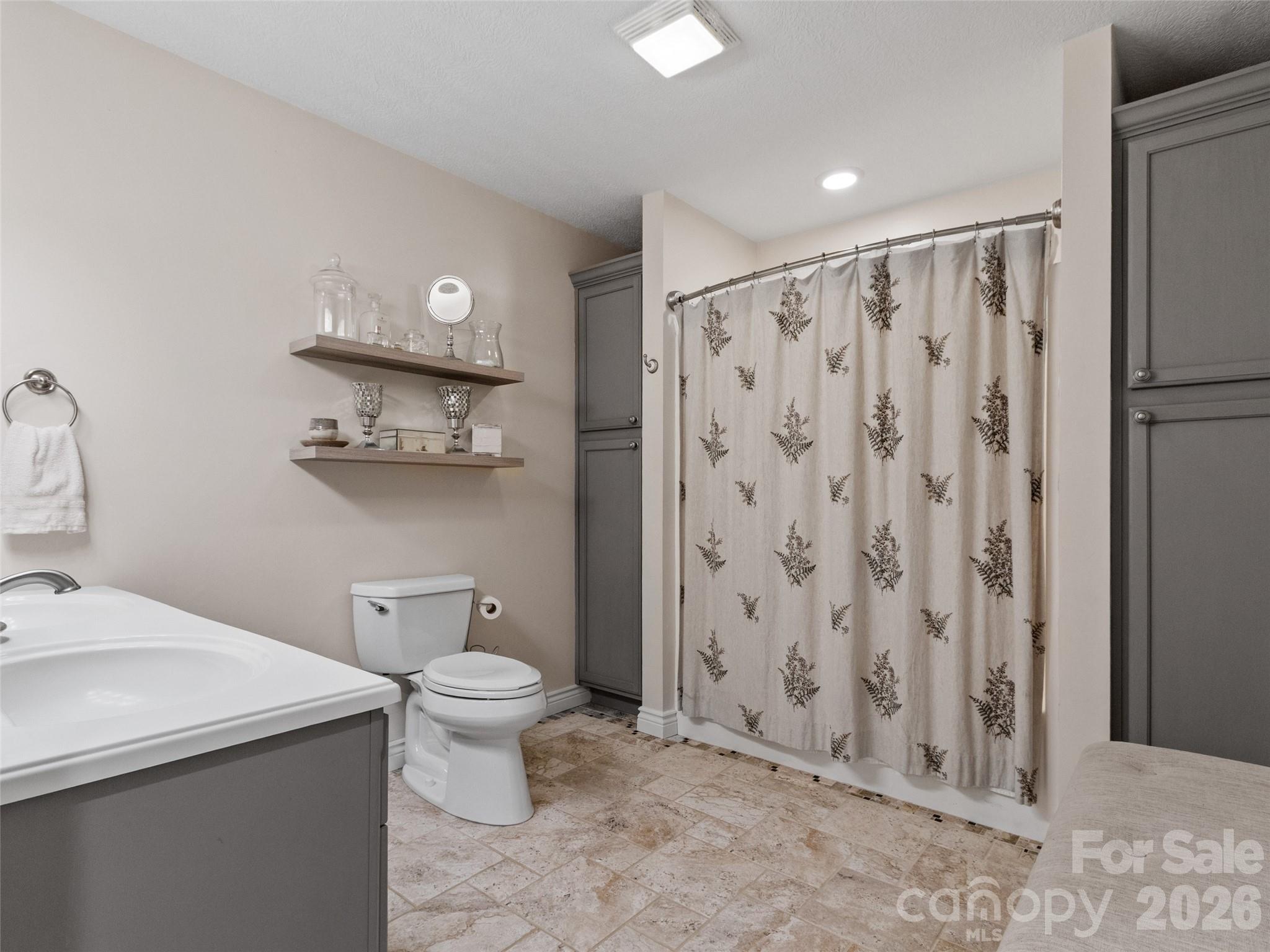 189 Poverty Branch Road — Barnardsville