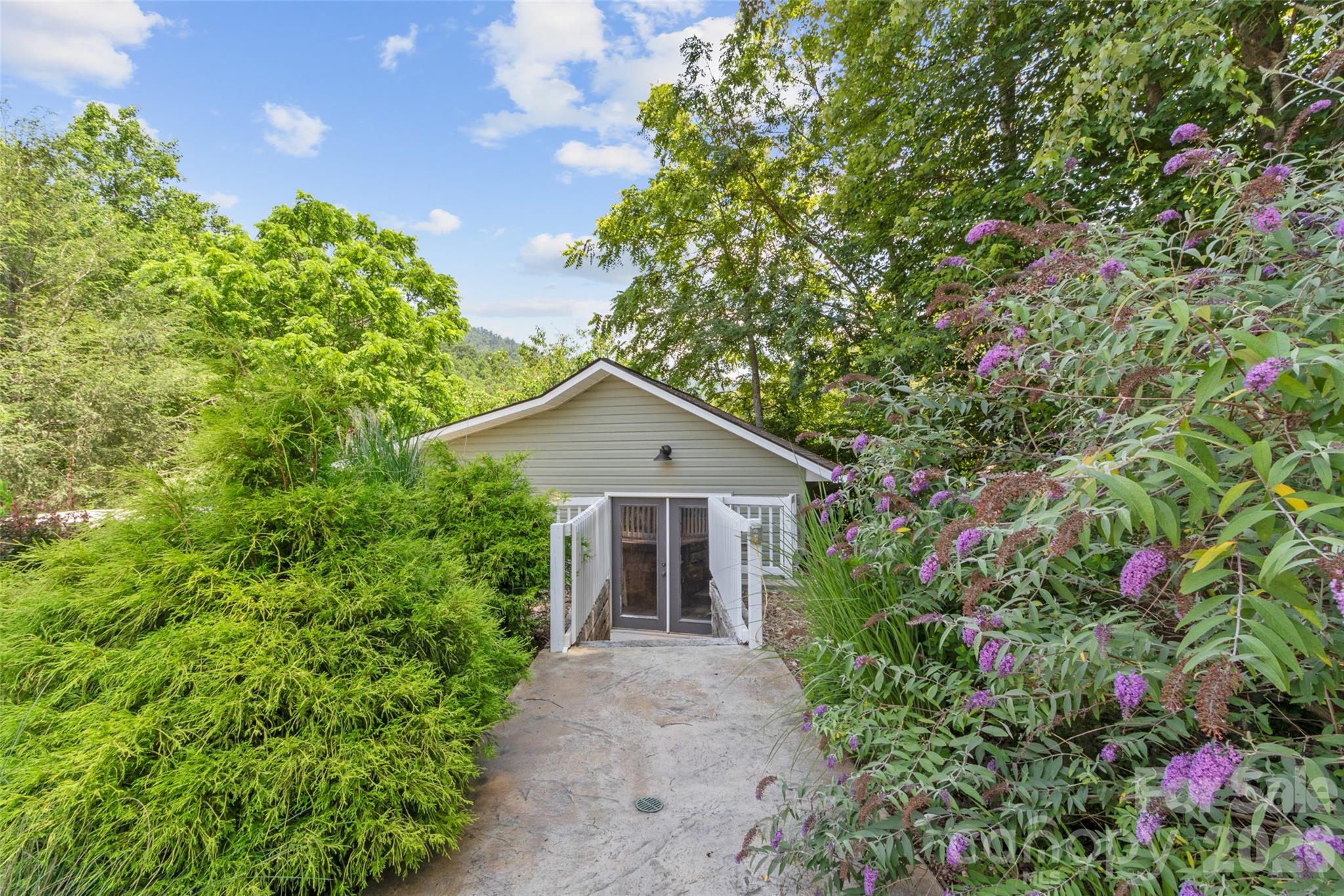 189 Poverty Branch Road — Barnardsville