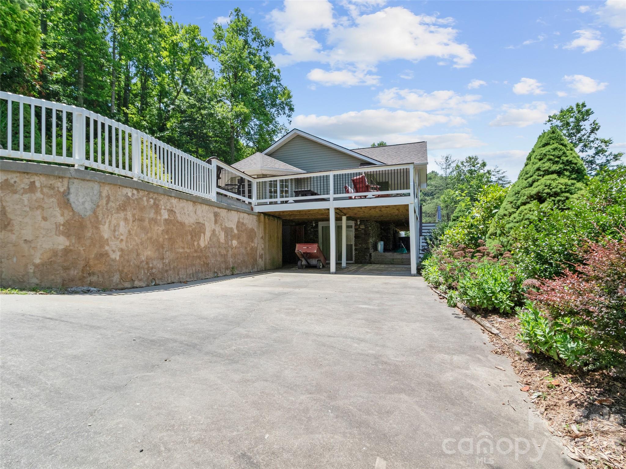 189 Poverty Branch Road — Barnardsville