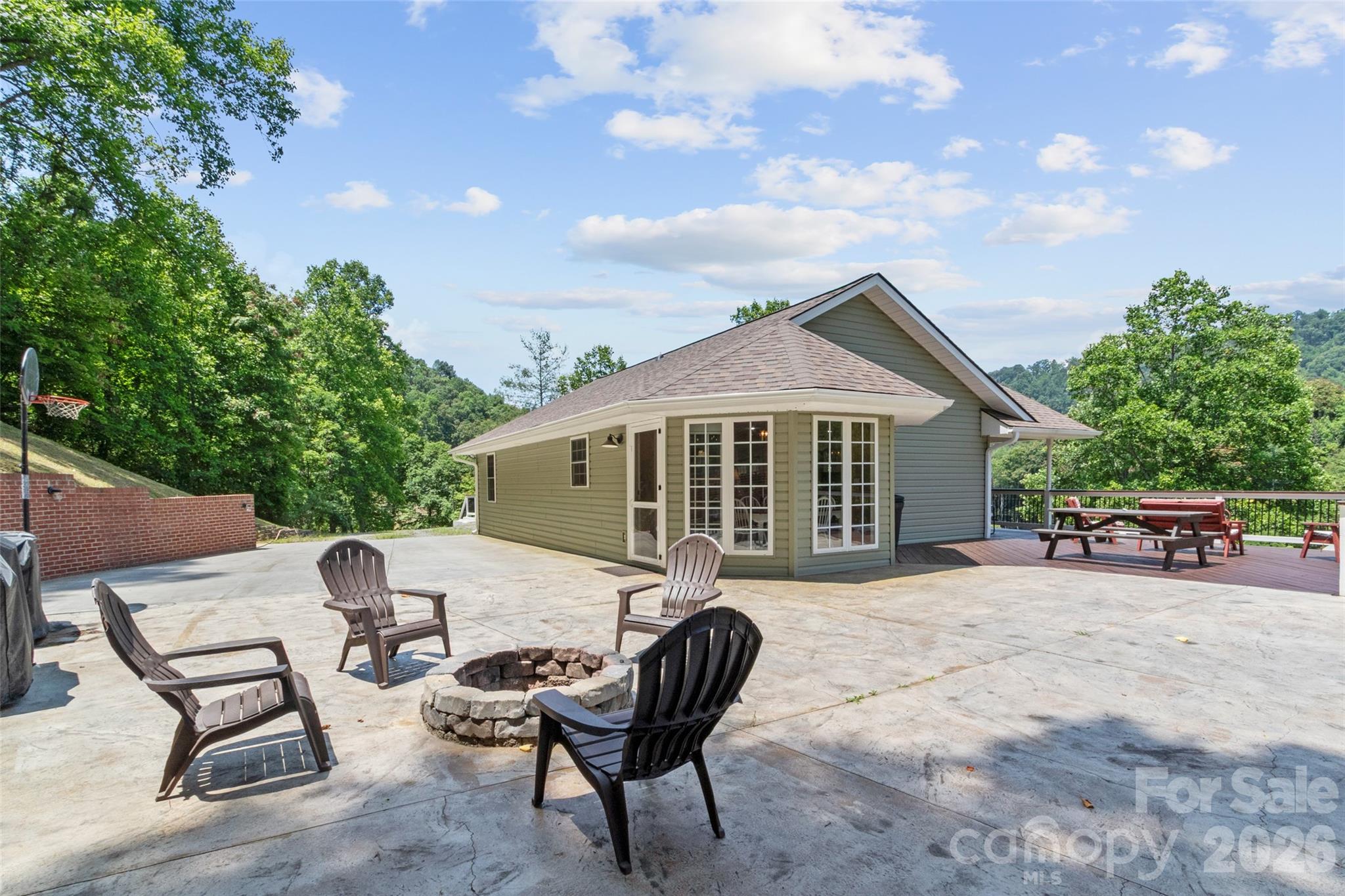 189 Poverty Branch Road — Barnardsville
