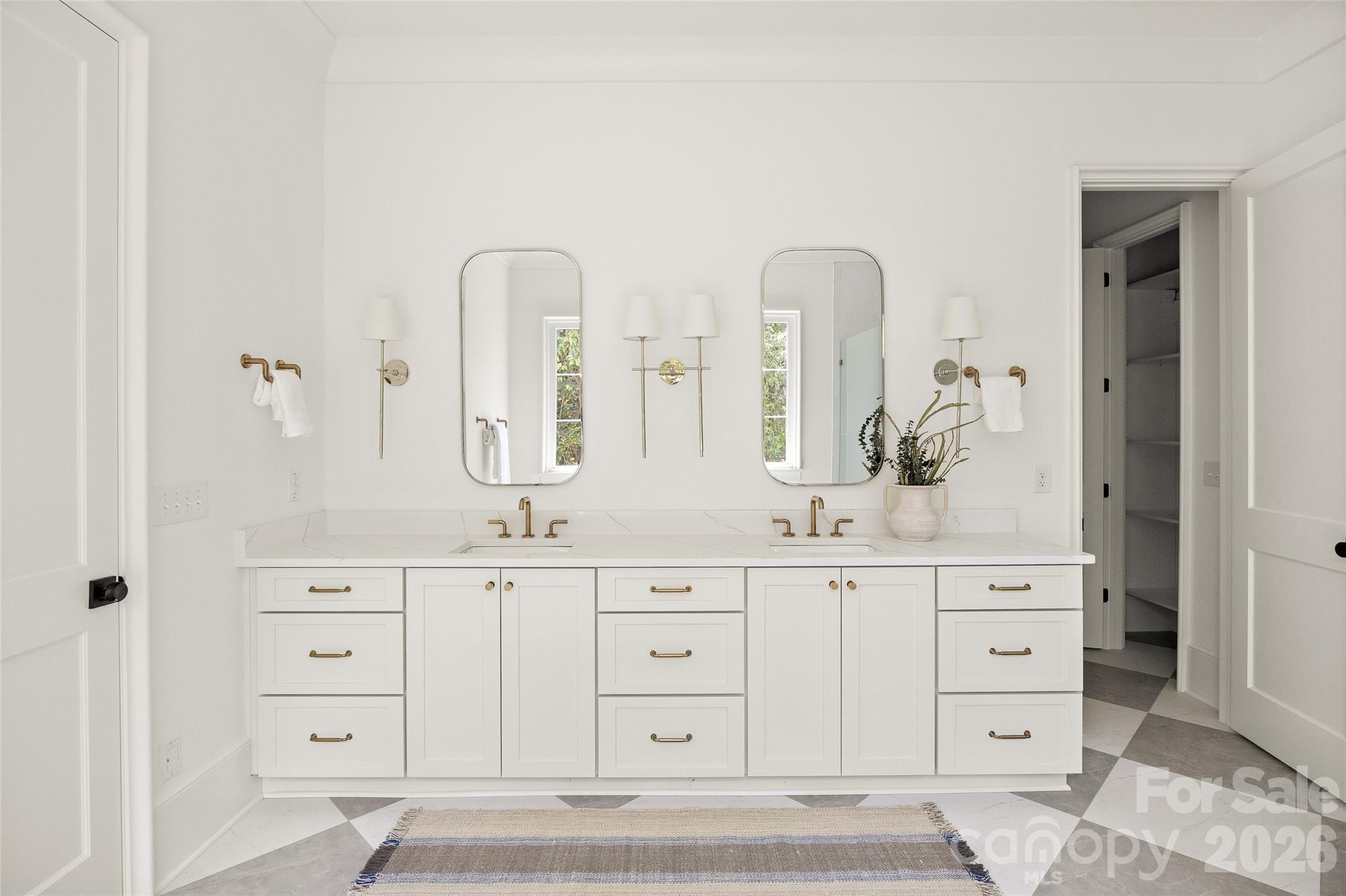 4628 Water Oak Road — Charlotte
