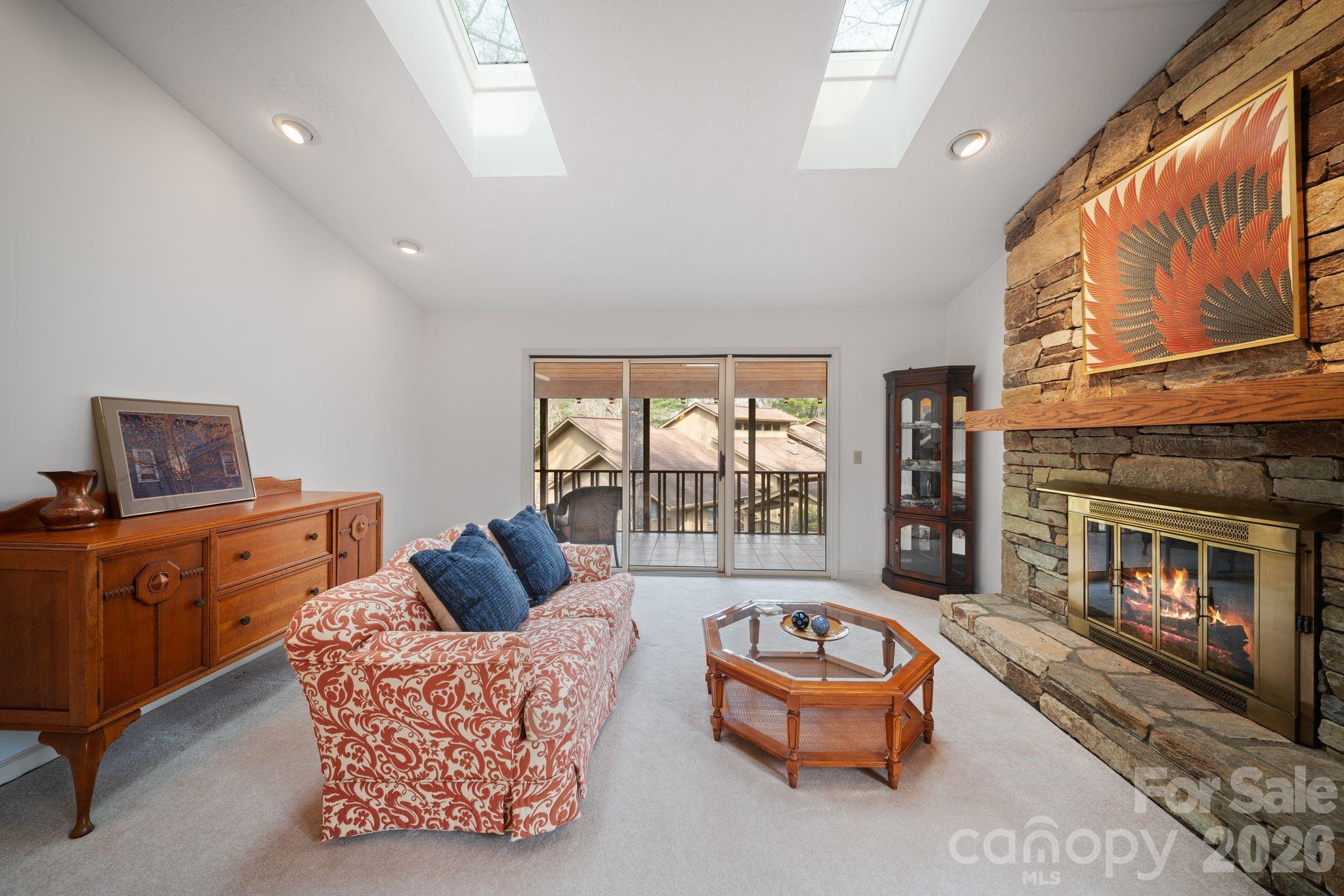 301 N Scarlet Oak Lane — Hendersonville