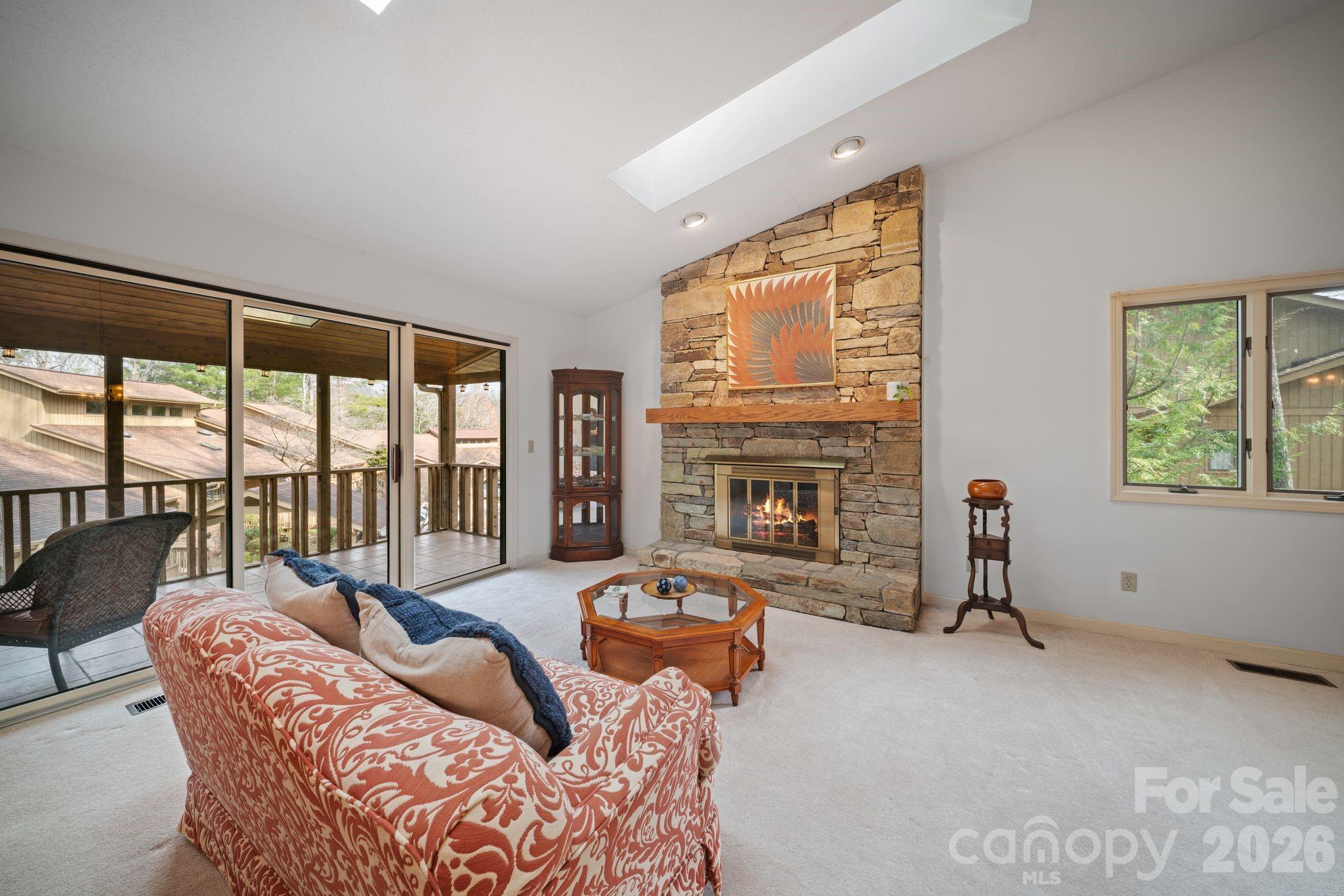 301 N Scarlet Oak Lane — Hendersonville