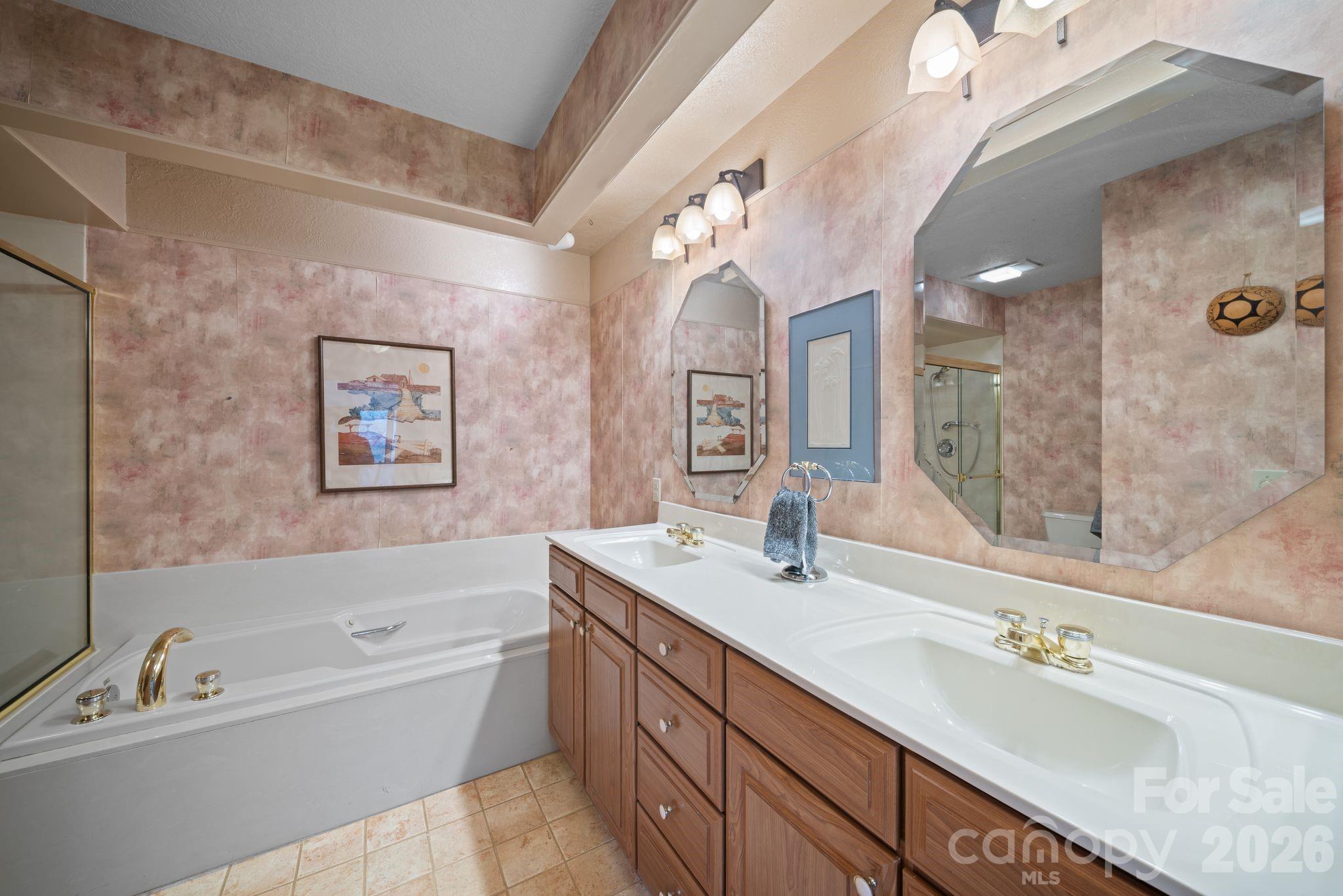 301 N Scarlet Oak Lane — Hendersonville