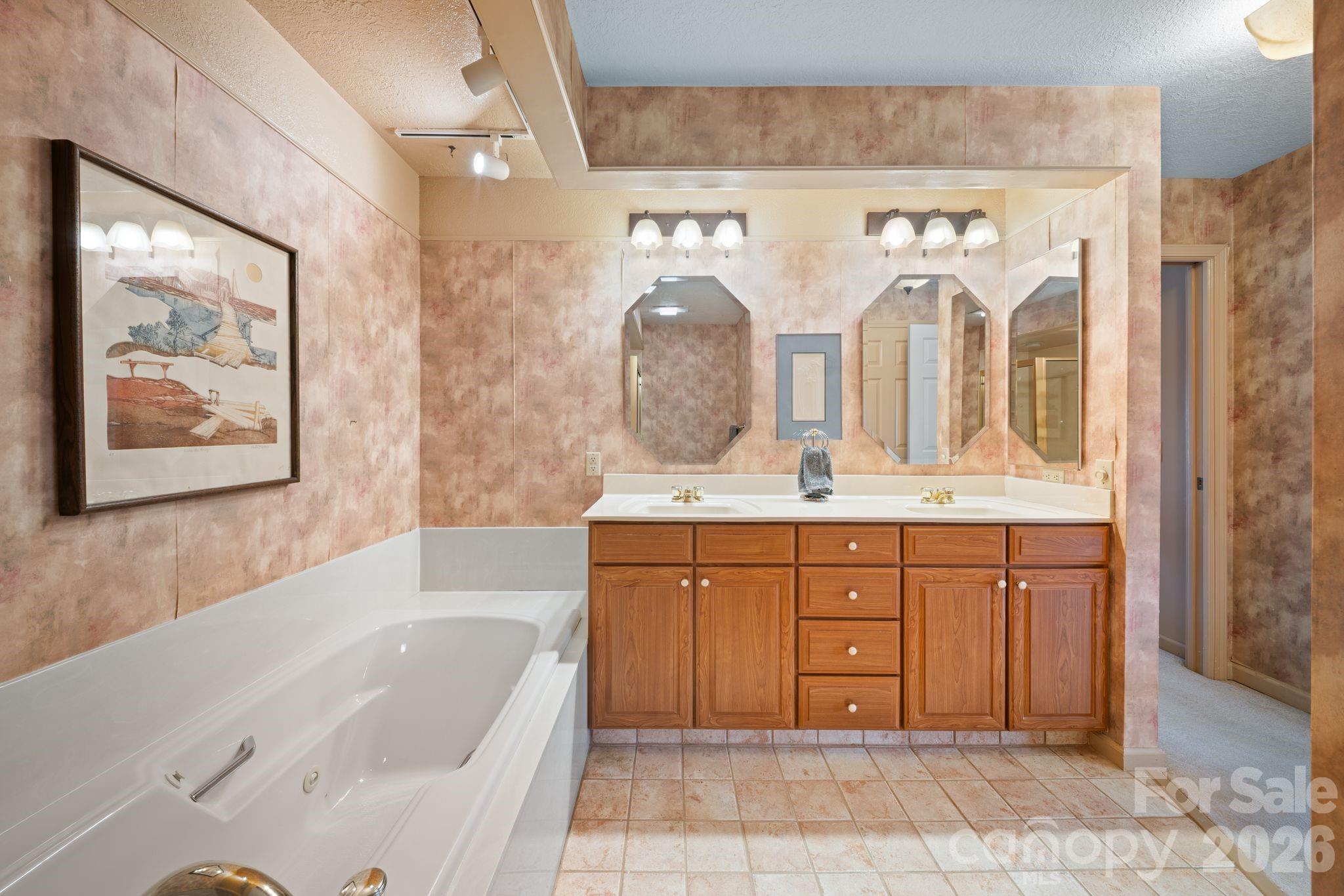 301 N Scarlet Oak Lane — Hendersonville