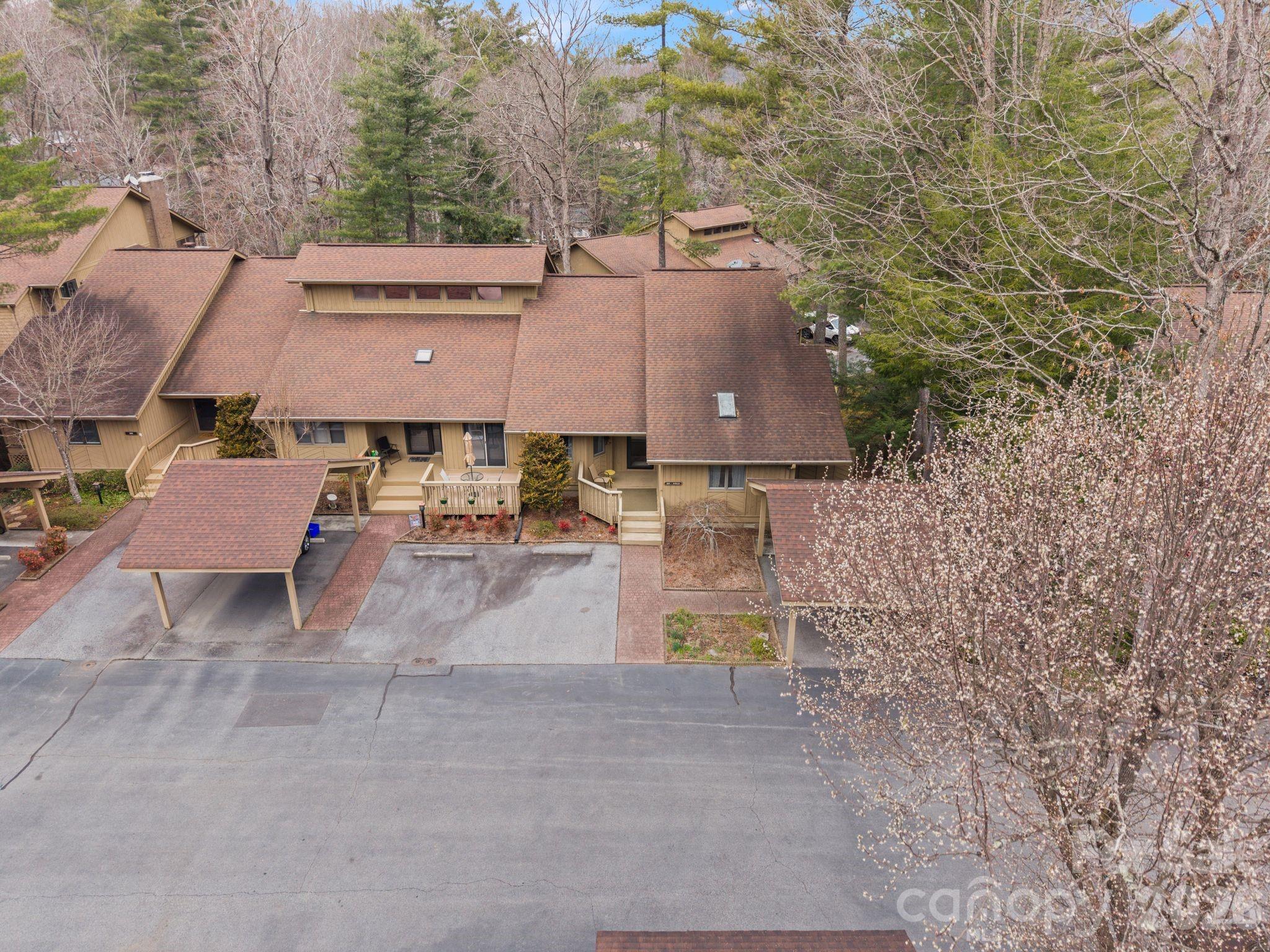 301 N Scarlet Oak Lane — Hendersonville