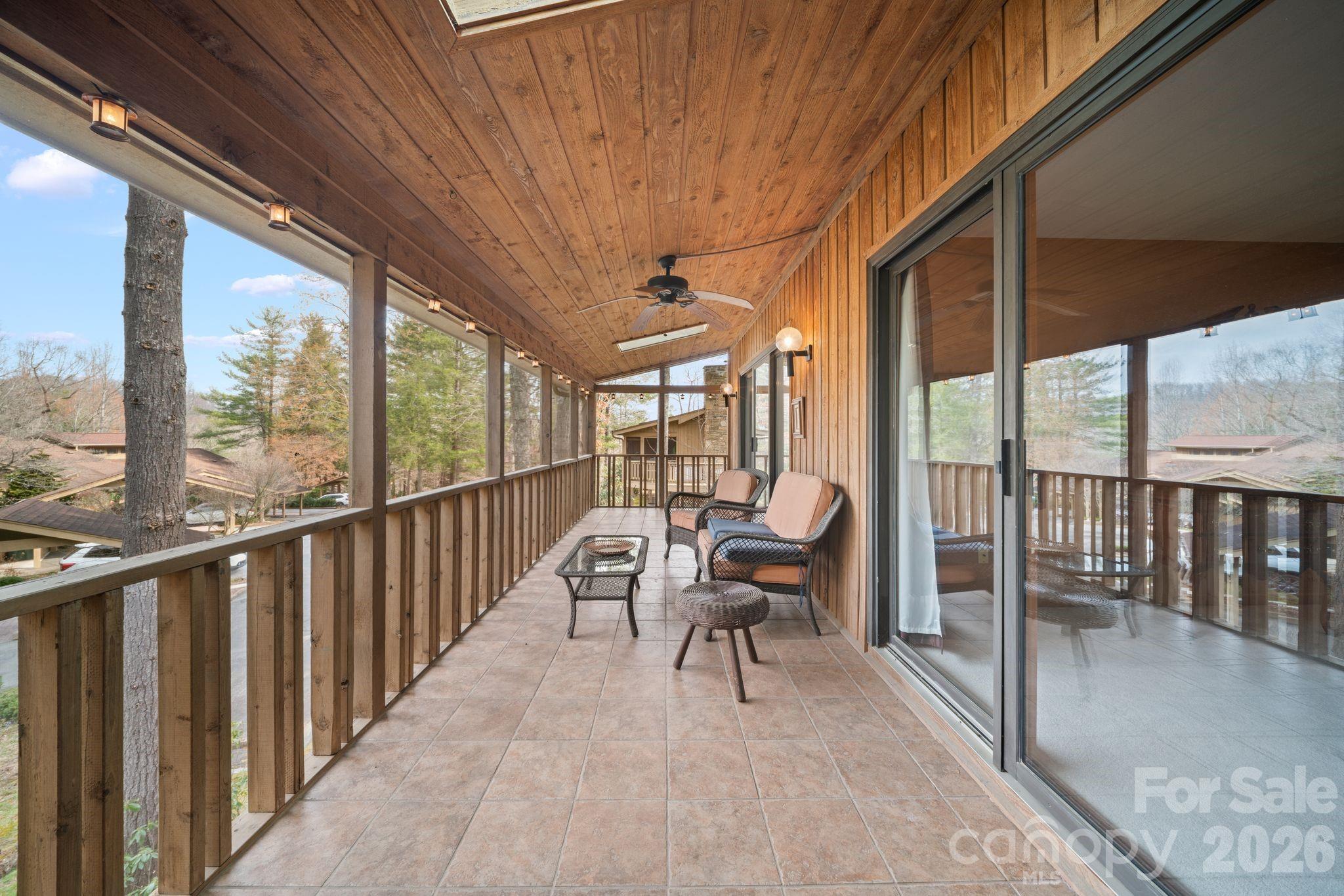 301 N Scarlet Oak Lane — Hendersonville