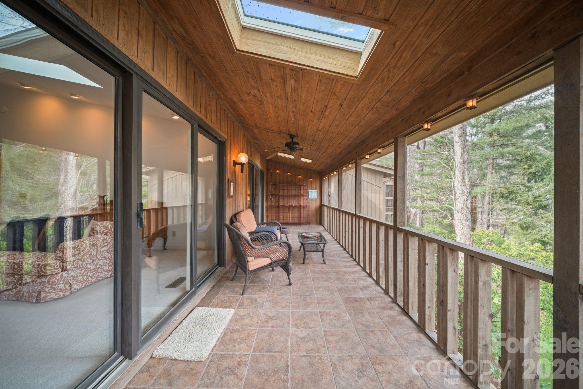 301 N Scarlet Oak Lane — Hendersonville