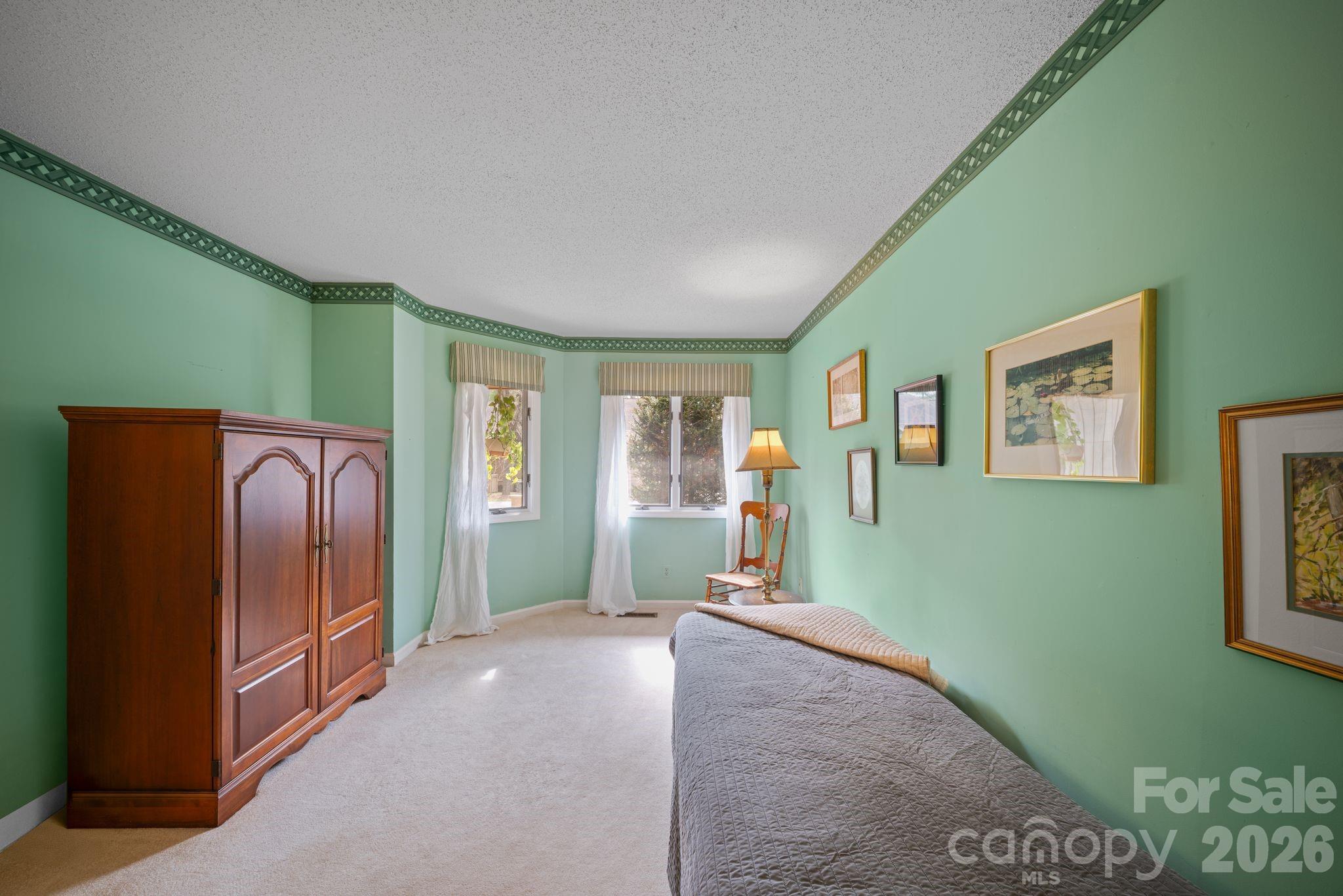301 N Scarlet Oak Lane — Hendersonville
