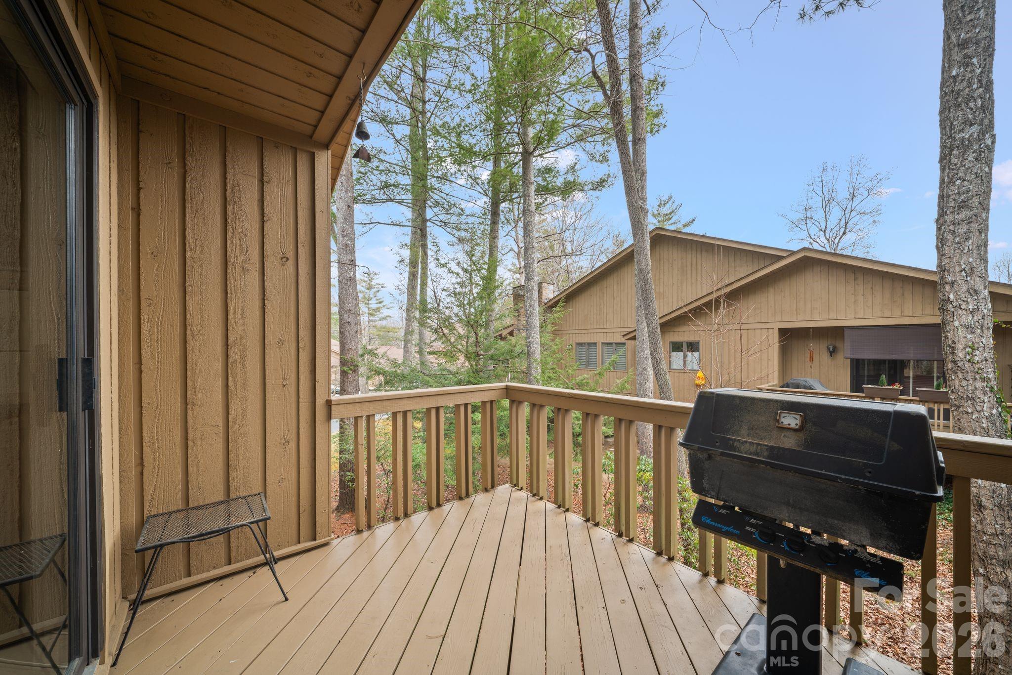 301 N Scarlet Oak Lane — Hendersonville