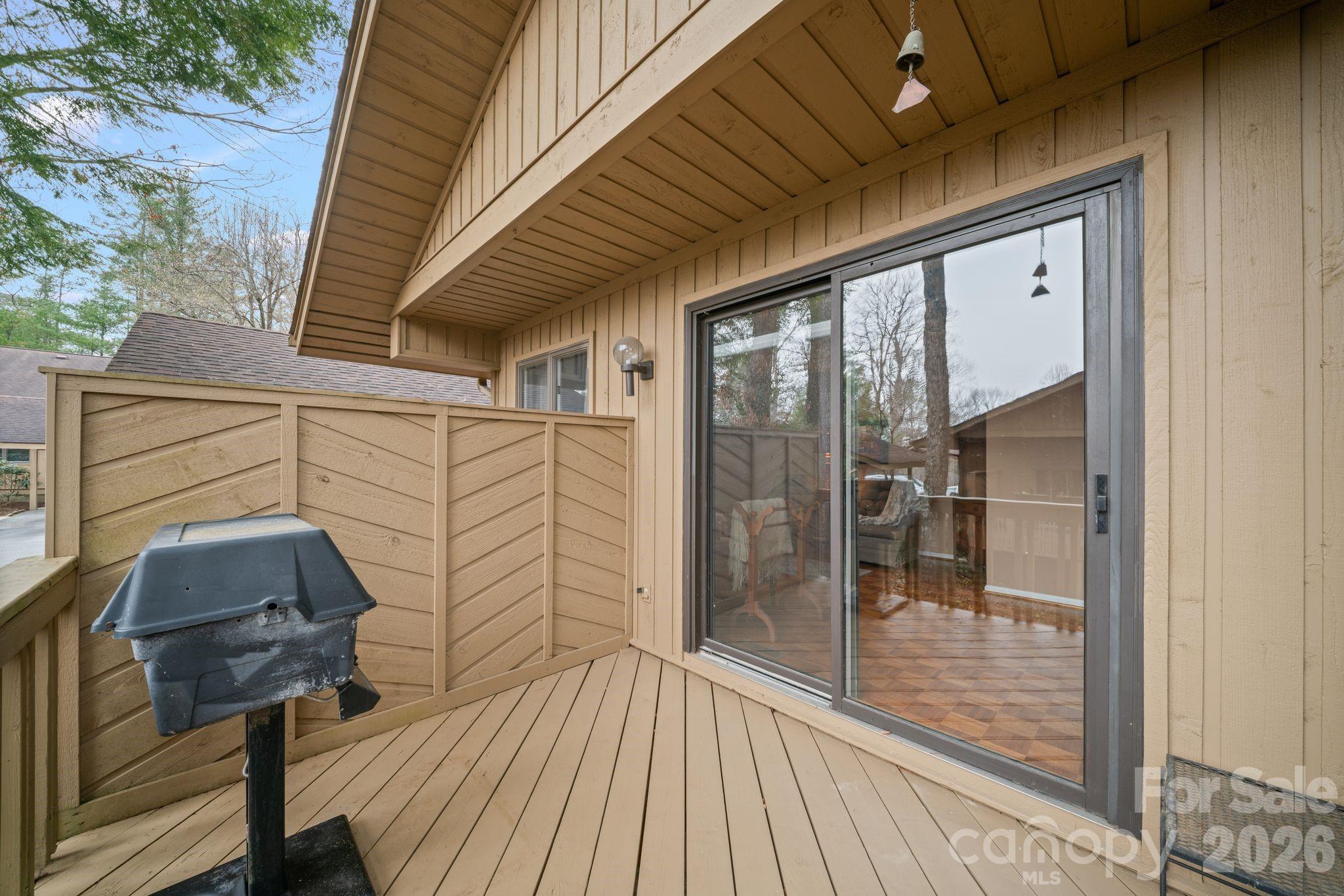 301 N Scarlet Oak Lane — Hendersonville
