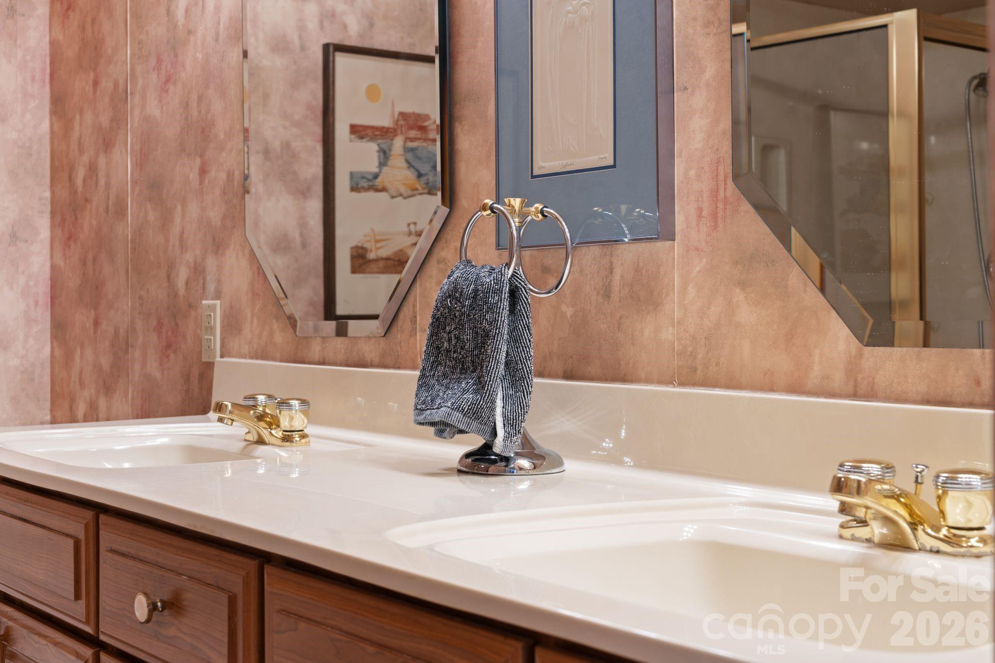 301 N Scarlet Oak Lane — Hendersonville