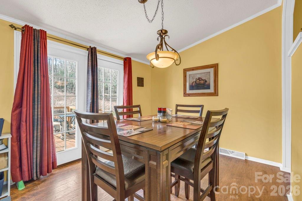 401 Lynn Gap Road — Spruce Pine