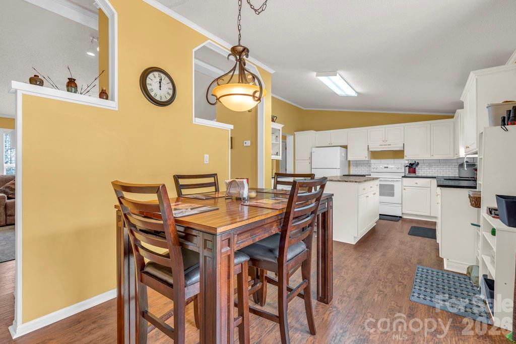401 Lynn Gap Road — Spruce Pine