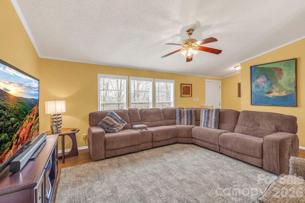 401 Lynn Gap Road — Spruce Pine