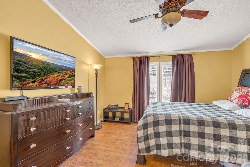 401 Lynn Gap Road — Spruce Pine