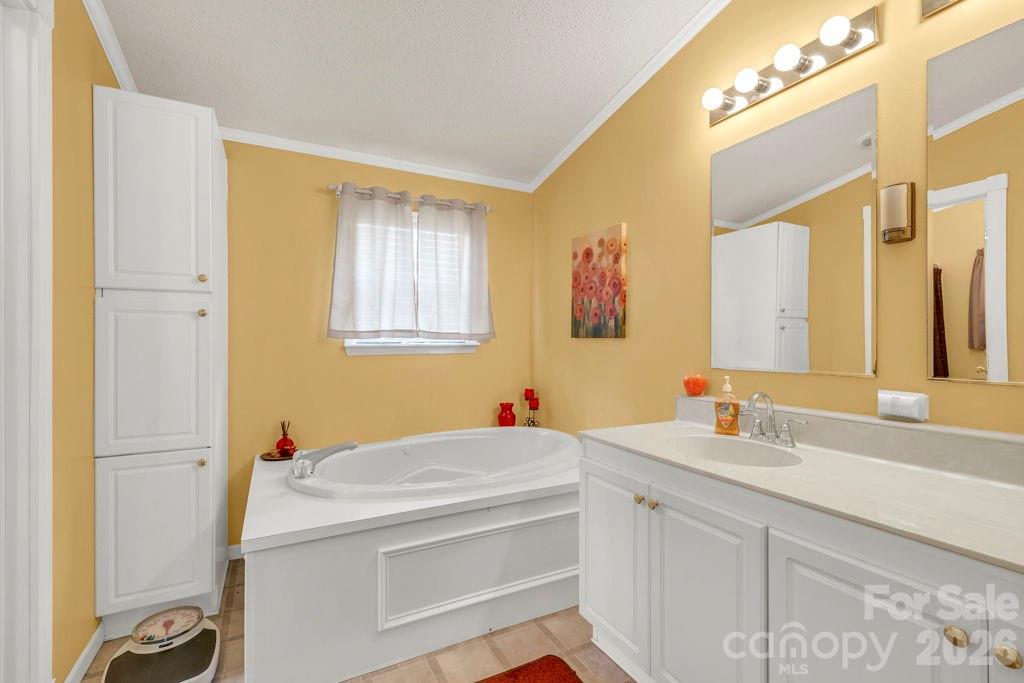 401 Lynn Gap Road — Spruce Pine