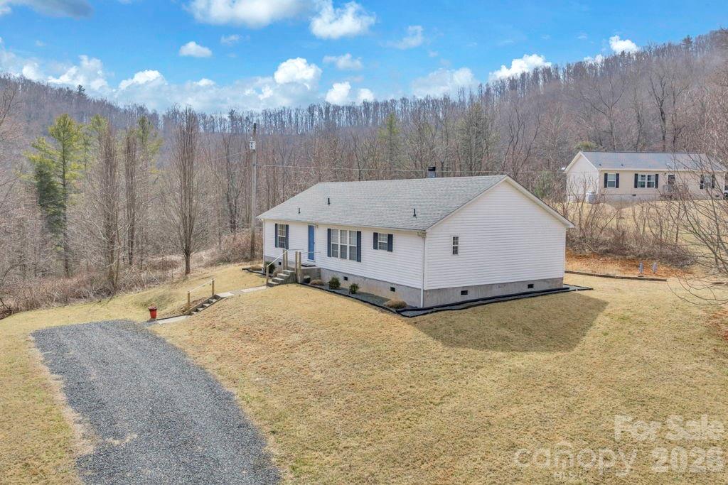 401 Lynn Gap Road — Spruce Pine
