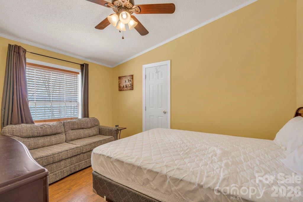 401 Lynn Gap Road — Spruce Pine