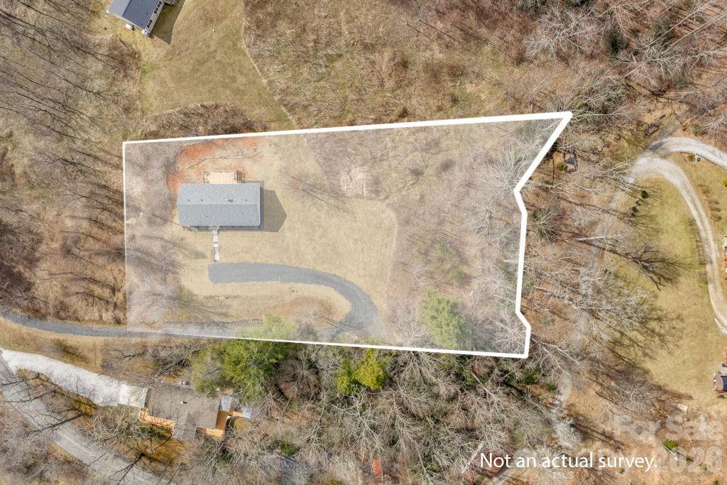 401 Lynn Gap Road — Spruce Pine