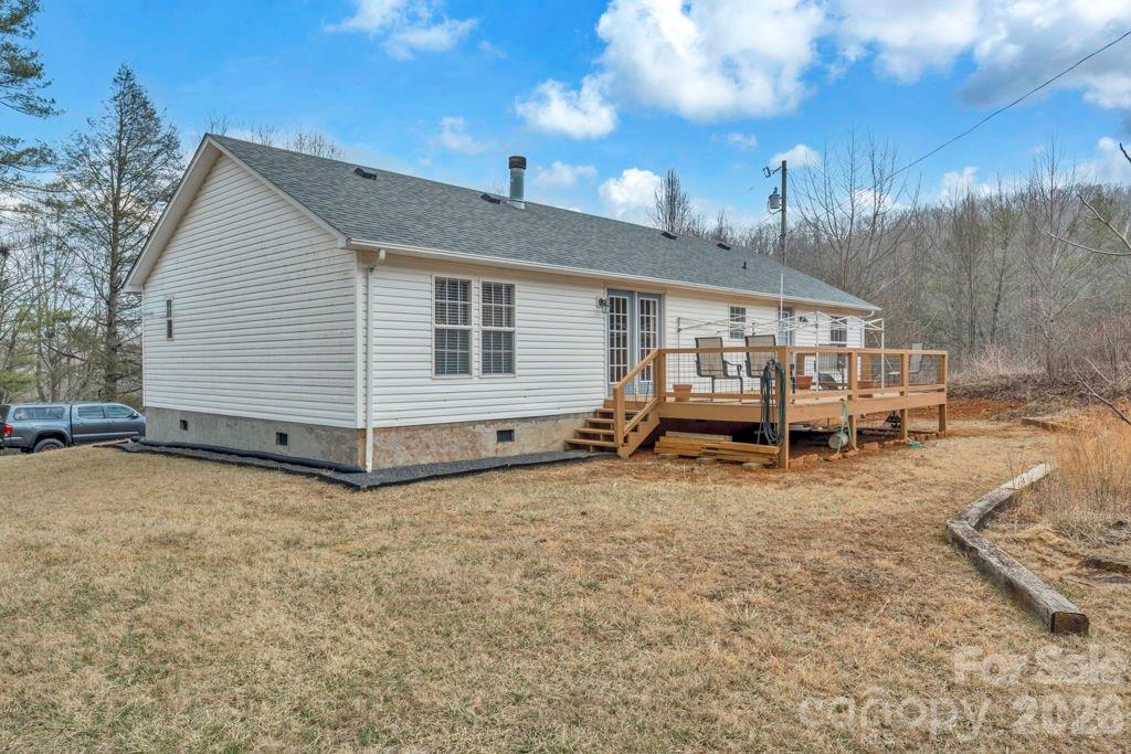 401 Lynn Gap Road — Spruce Pine