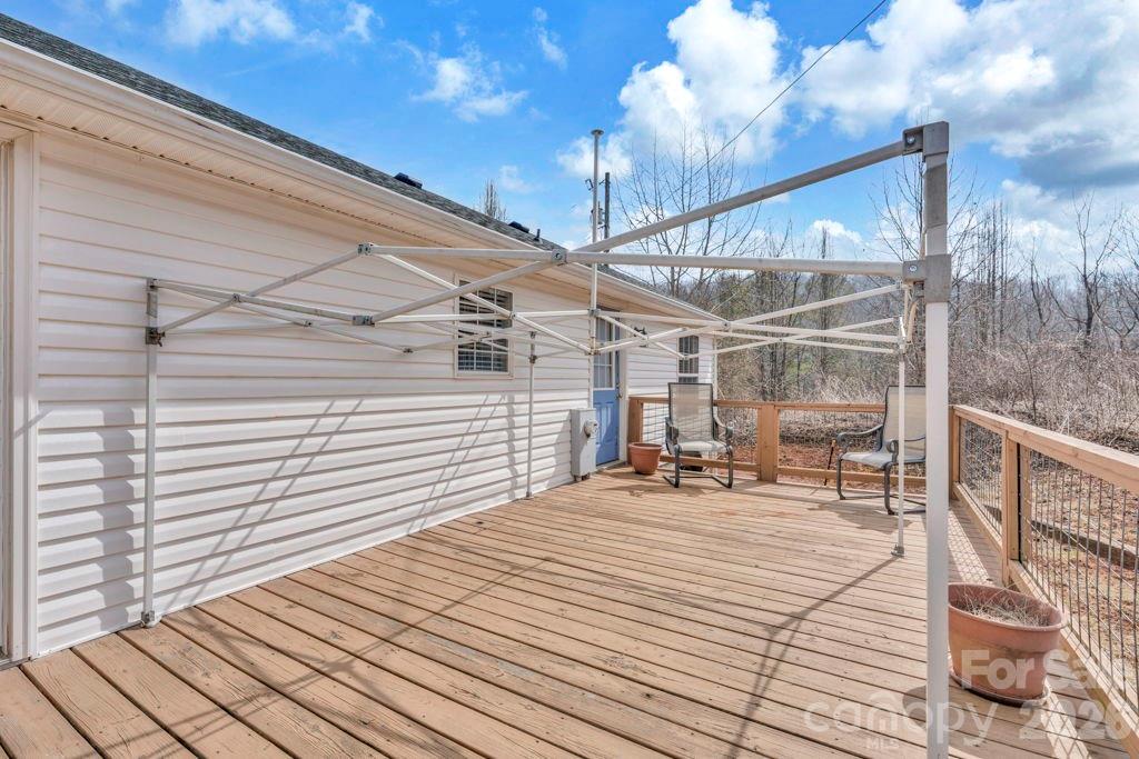 401 Lynn Gap Road — Spruce Pine