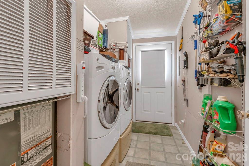 401 Lynn Gap Road — Spruce Pine