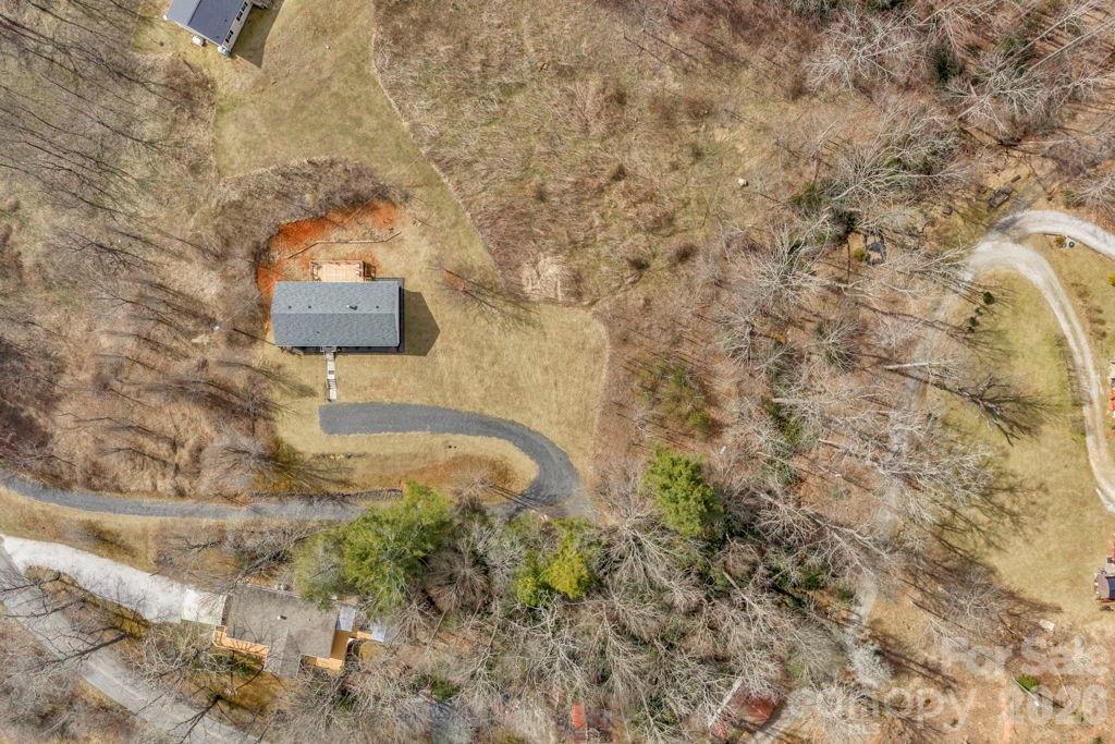 401 Lynn Gap Road — Spruce Pine