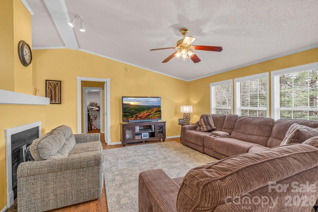 401 Lynn Gap Road — Spruce Pine