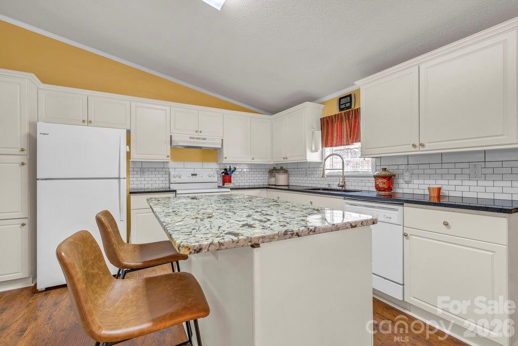 401 Lynn Gap Road — Spruce Pine
