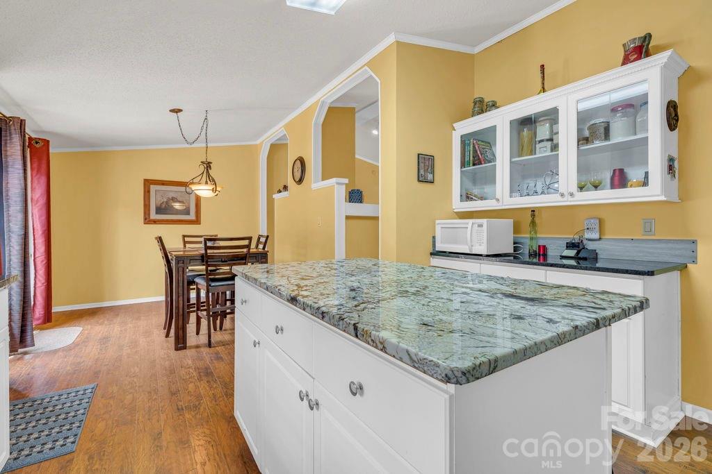 401 Lynn Gap Road — Spruce Pine