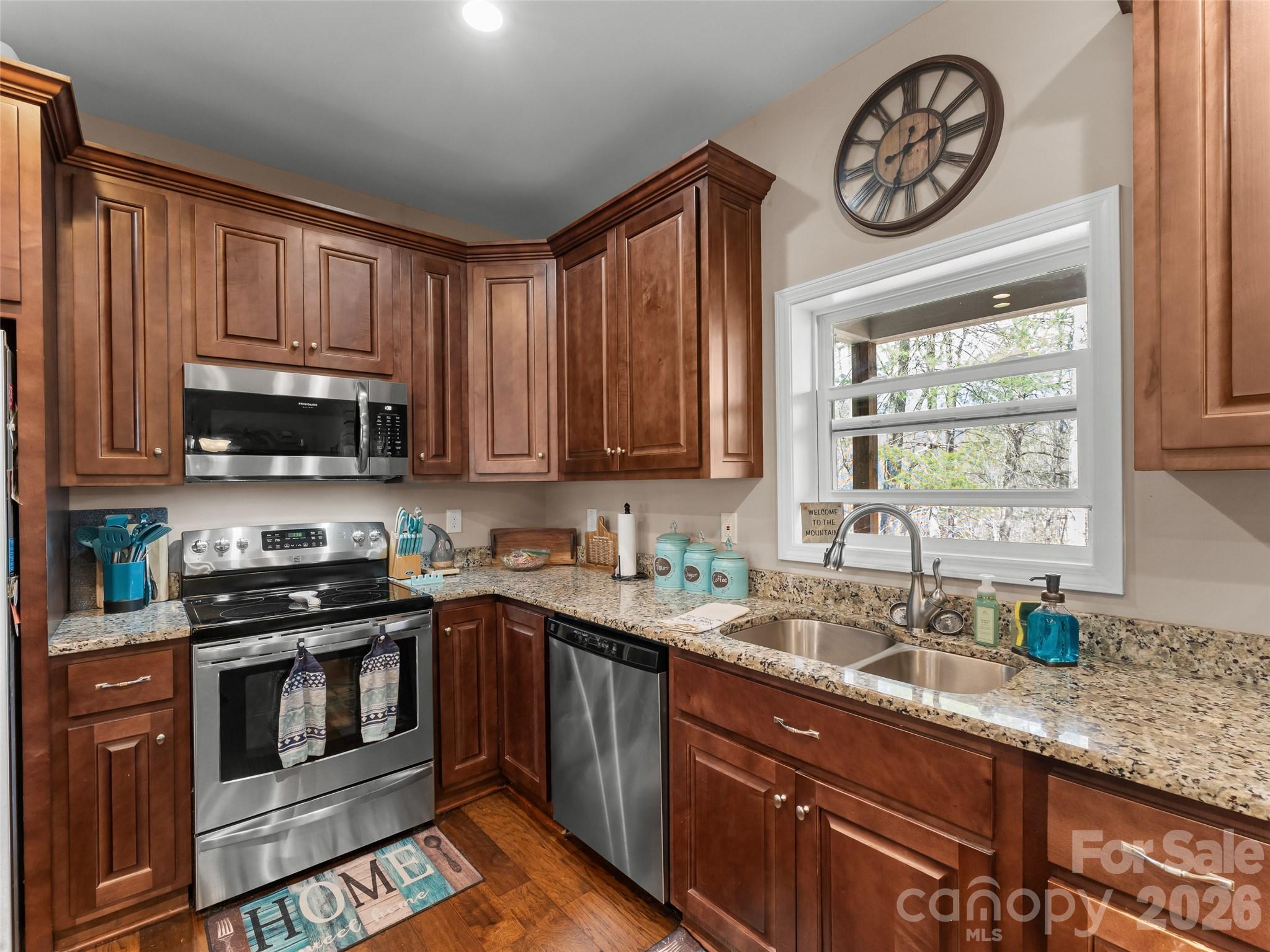 72 Summer Shade Court — Hendersonville