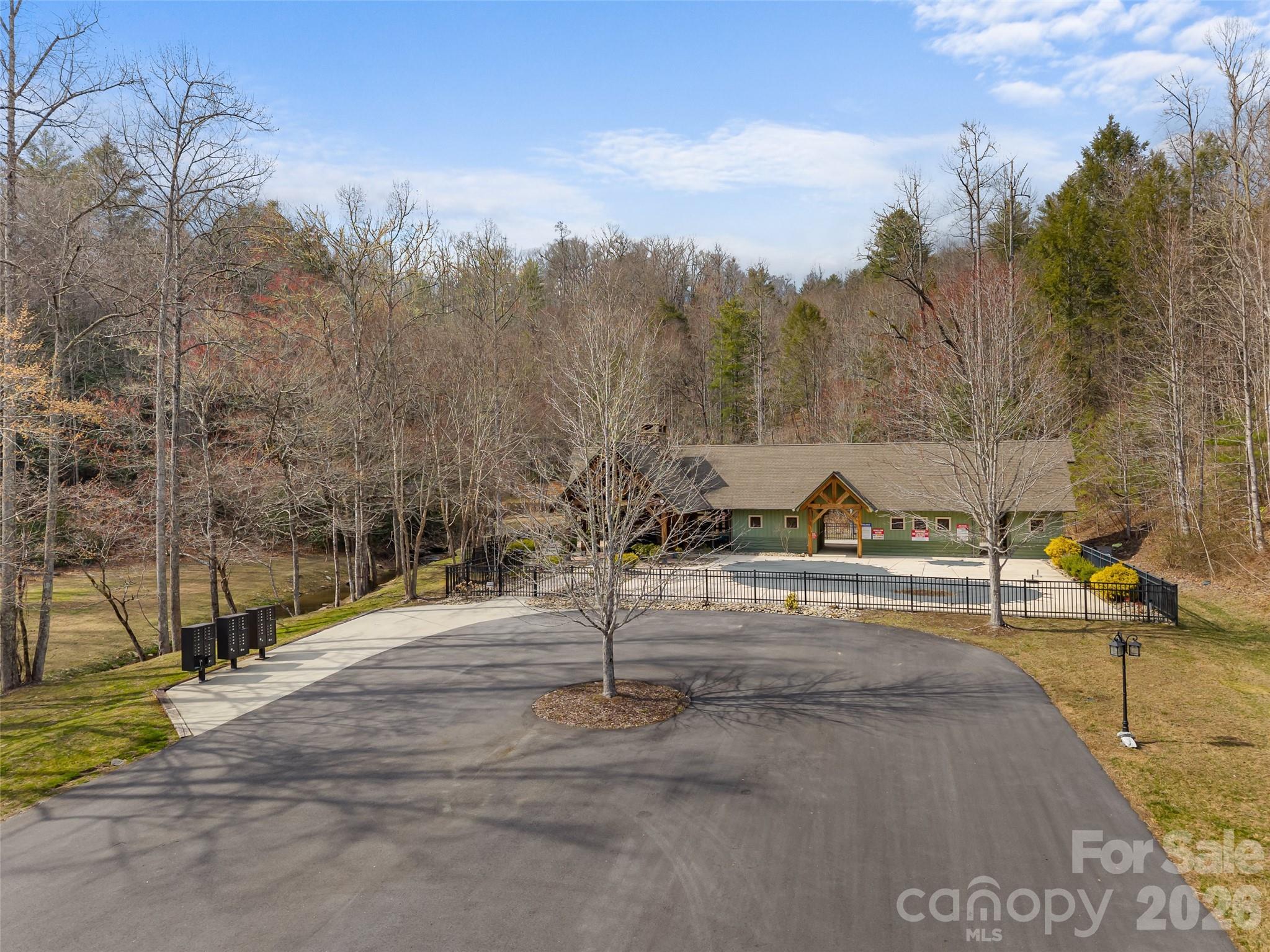 72 Summer Shade Court — Hendersonville
