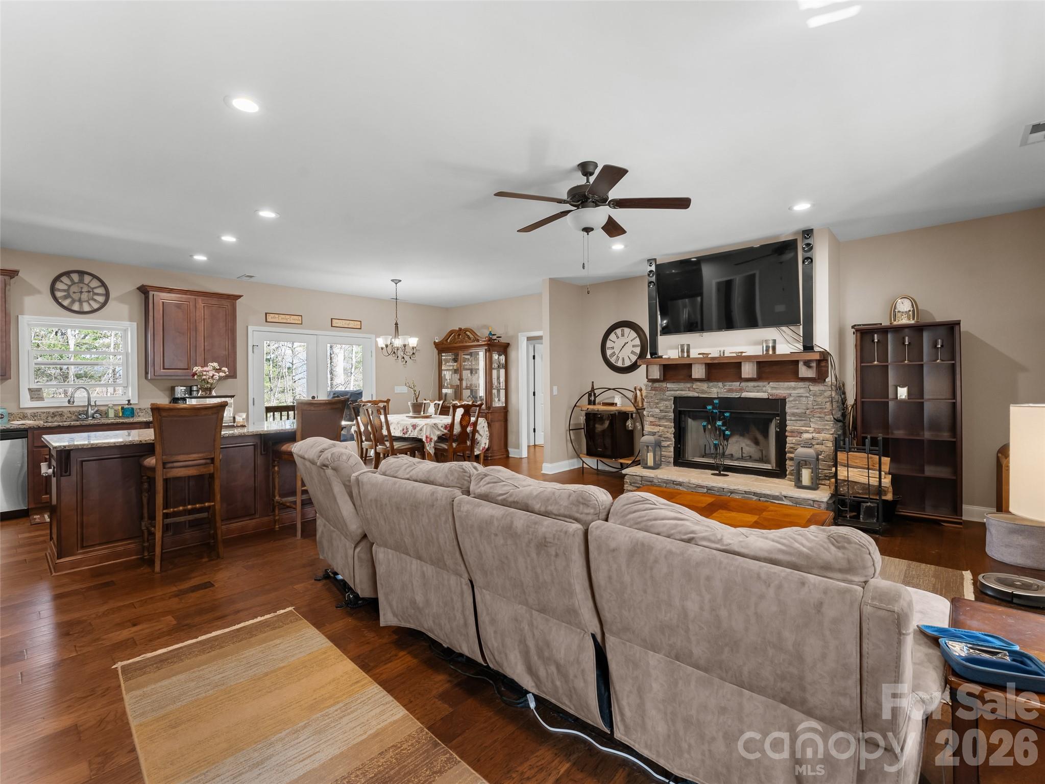 72 Summer Shade Court — Hendersonville