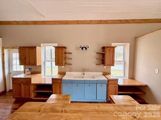 6367 NC 261 Highway — Bakersville