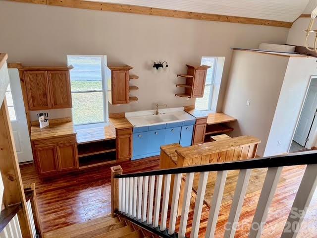 6367 NC 261 Highway — Bakersville