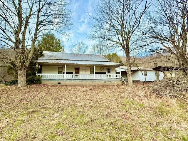 6367 NC 261 Highway — Bakersville
