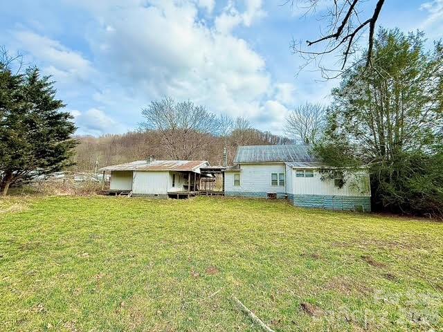 6367 NC 261 Highway — Bakersville