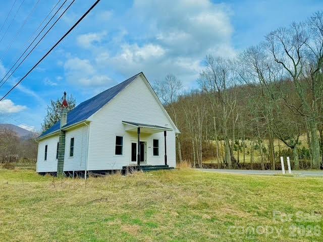 6367 NC 261 Highway — Bakersville