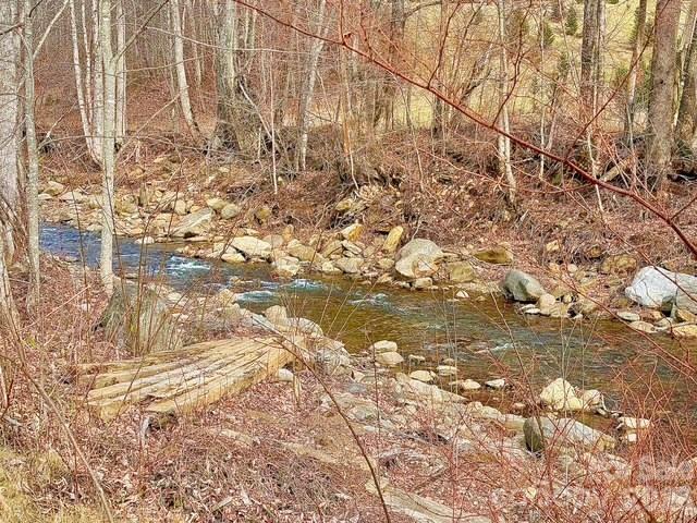 6367 NC 261 Highway — Bakersville