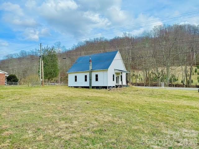 6367 NC 261 Highway — Bakersville