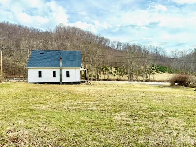 6367 NC 261 Highway — Bakersville