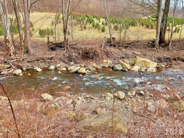 6367 NC 261 Highway — Bakersville