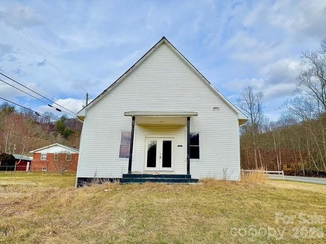 6367 NC 261 Highway — Bakersville