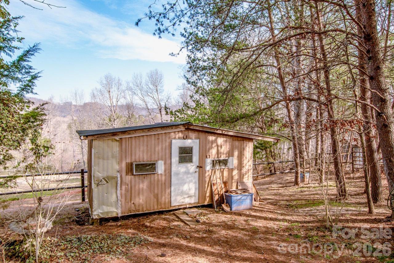 508 Liles Lane — Hiddenite